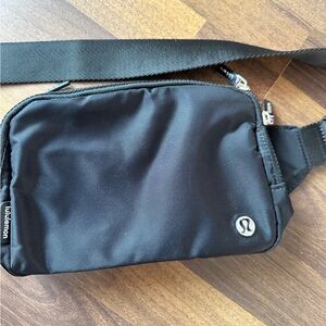 Lululemon Eveyryday large belt bag
